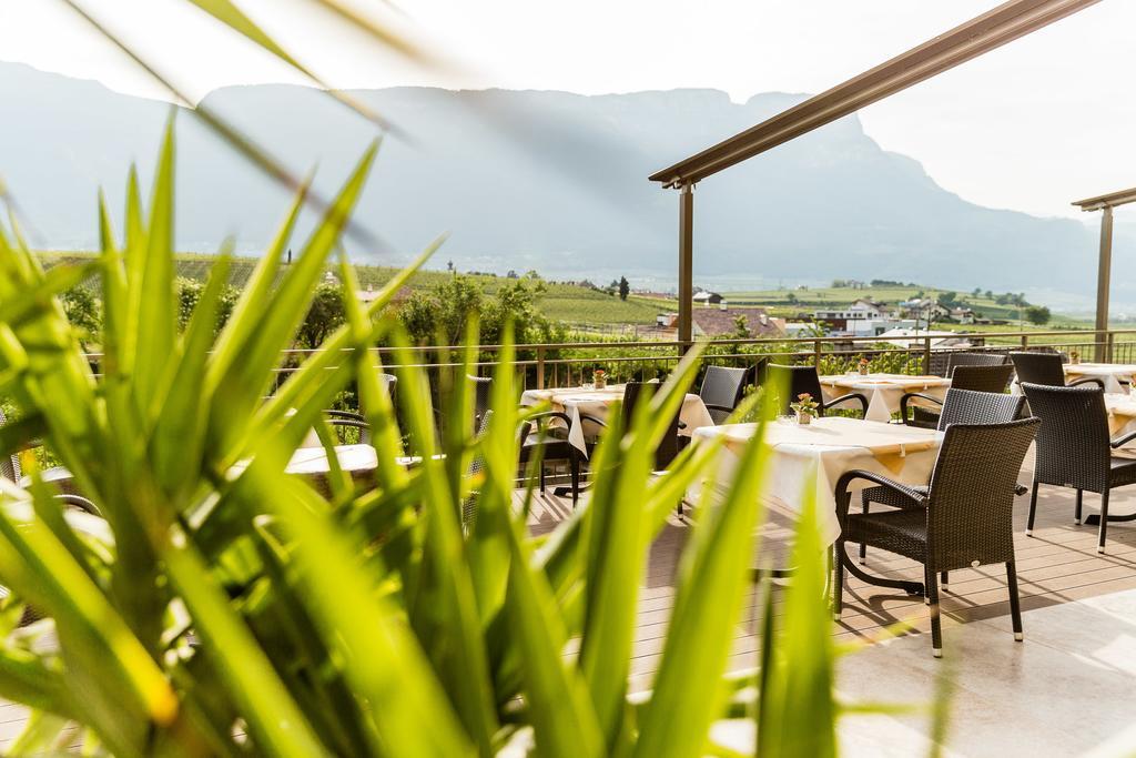 Hotel Girlanerhof Appiano Sulla Strada Del Vino Bagian luar foto