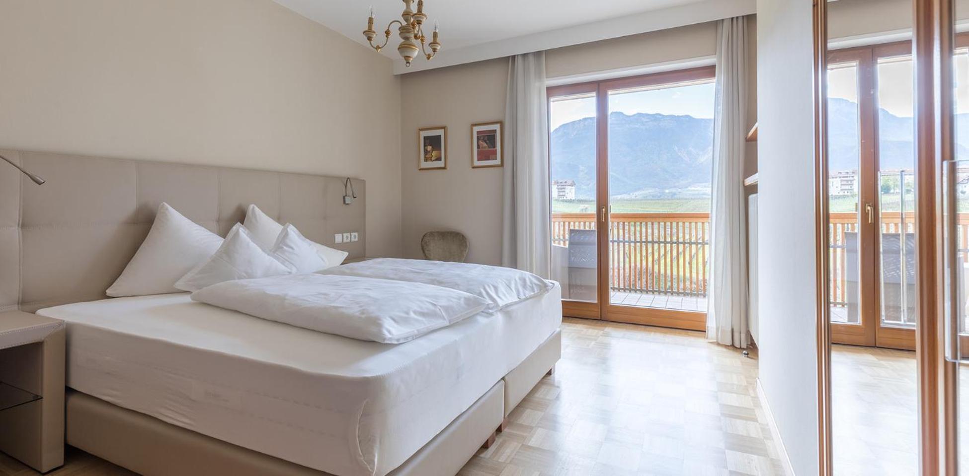 Hotel Girlanerhof Appiano Sulla Strada Del Vino Bagian luar foto