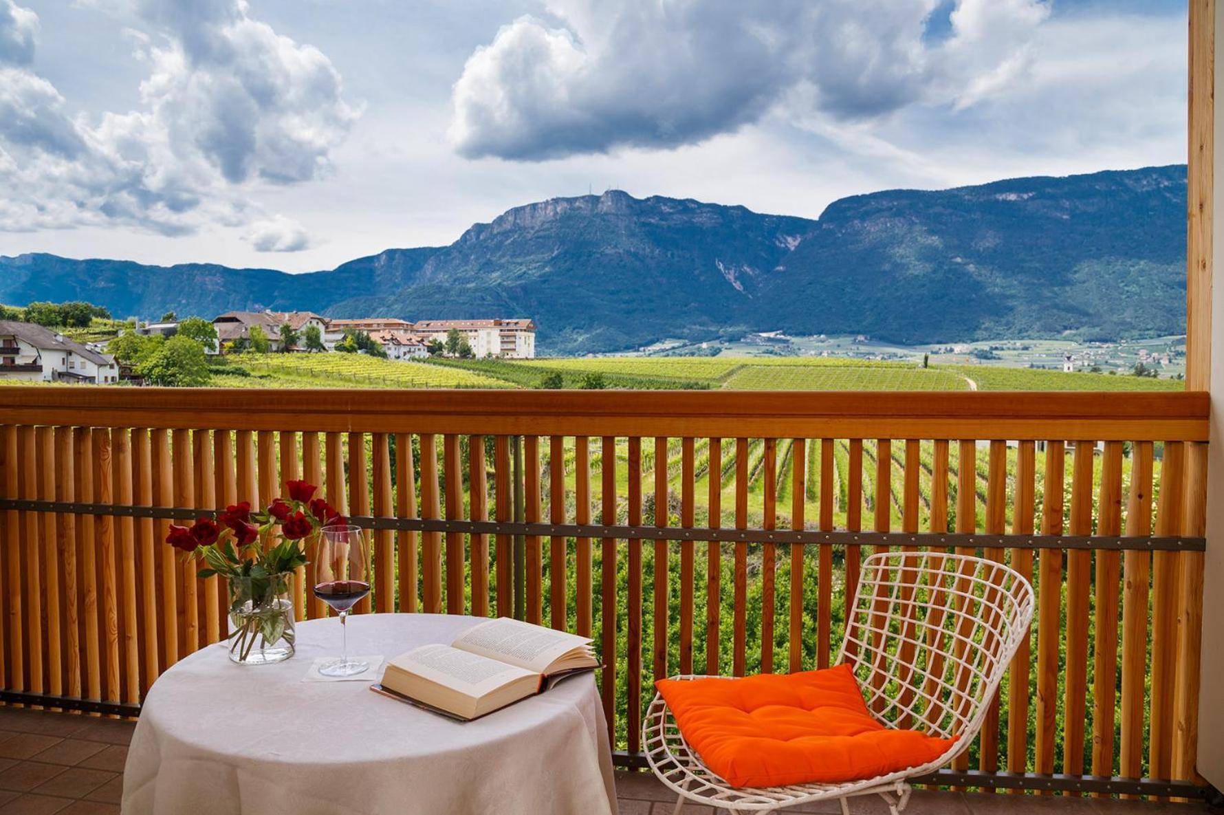 Hotel Girlanerhof Appiano Sulla Strada Del Vino Ruang foto