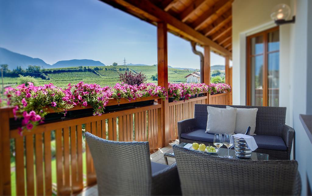 Hotel Girlanerhof Appiano Sulla Strada Del Vino Bagian luar foto